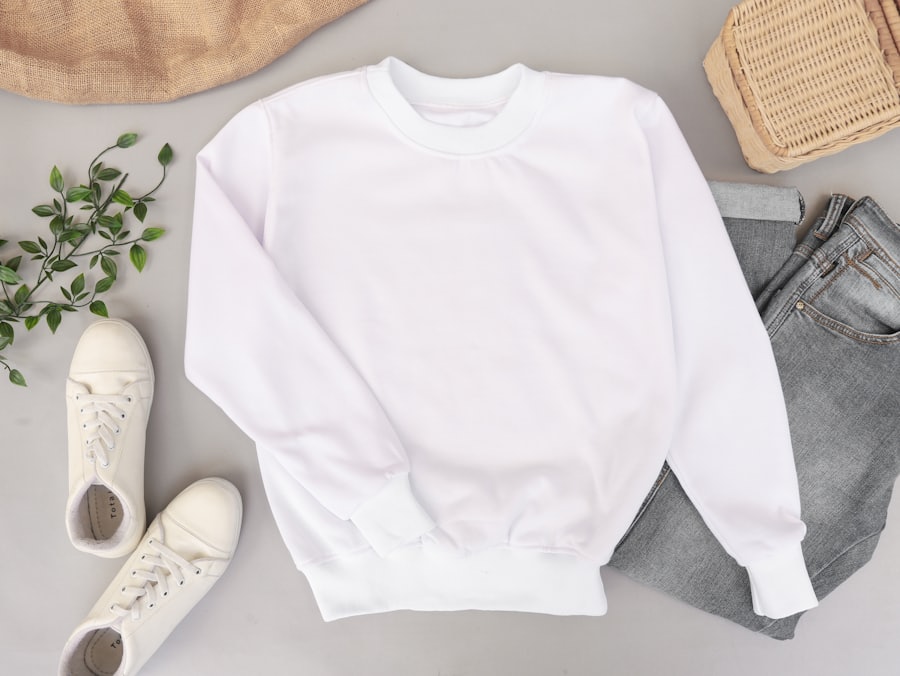 Sweater putih polos